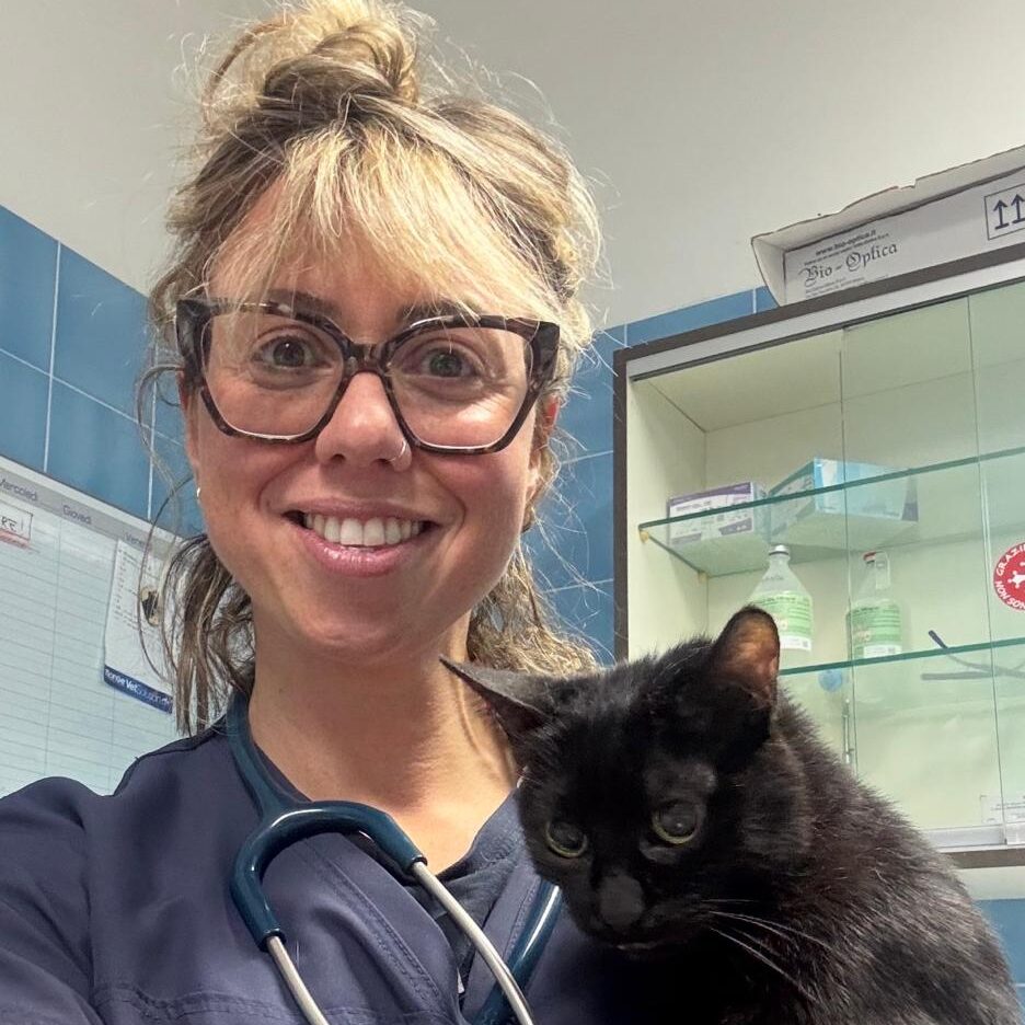 La Dott.ssa Marta Ciardi medico veterinario dell'ospedale veterinario Ardenza